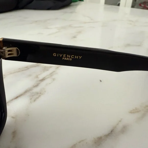 Authentic Givenchy sunglasses - Picture 5 of 6